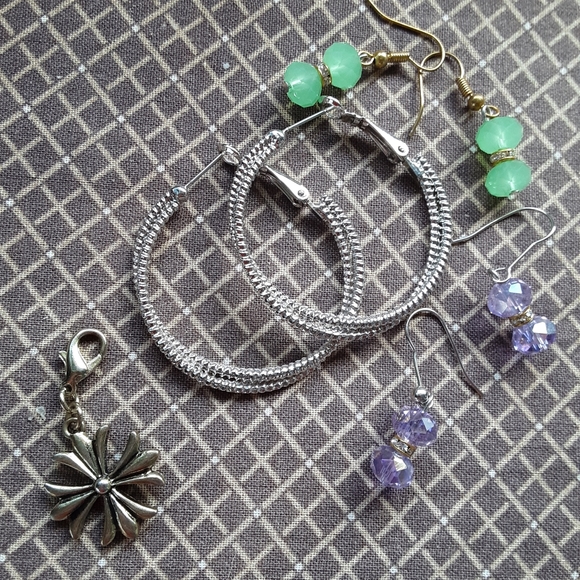 3 pair of earrings, a cross charm. - Picture 1 of 5